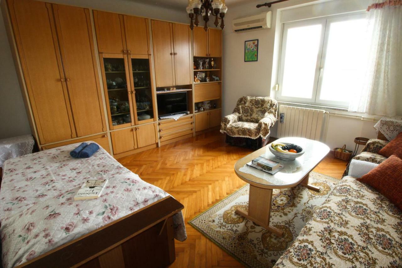 Apartment Persich Pula Ngoại thất bức ảnh